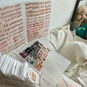 🩵🩷💛❤️🤍$7 Press on Nails Set (15 pairs)